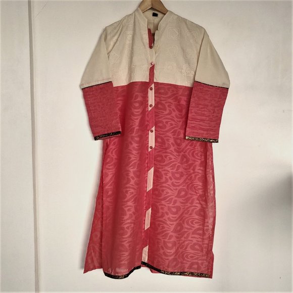 Basic cotton white and peach pink kurti kurta with 3/4 sleeves and zari border